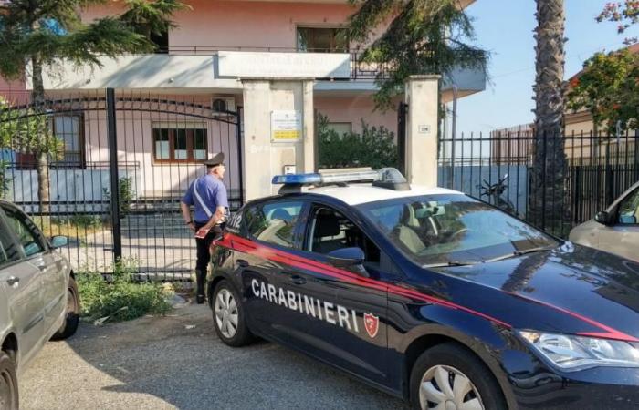Crotone, she stabs him who should have stayed away from her: both arrested