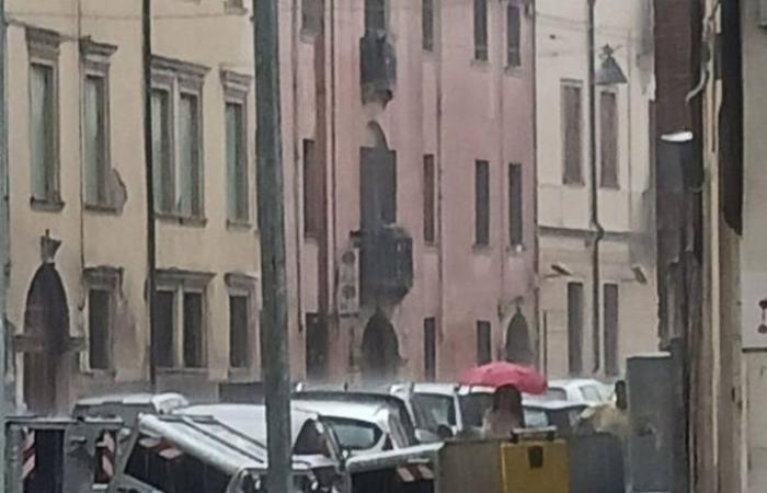 Tornado over Rovigo, roofs uncovered, cars damaged and flooded streets: the video photo gallery