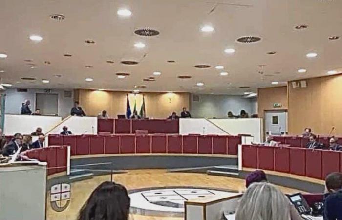 Toti case: sparks in the regional council over the president-councillors meeting in the Ameglia house