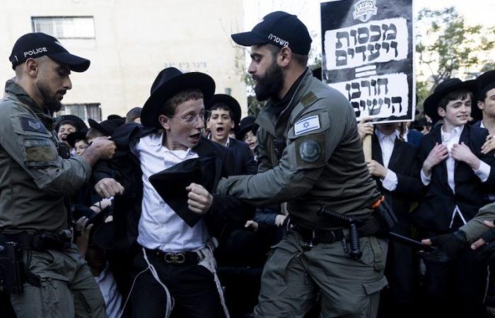 The Israeli Supreme Court has ruled that ultra-Orthodox people will have to join the army