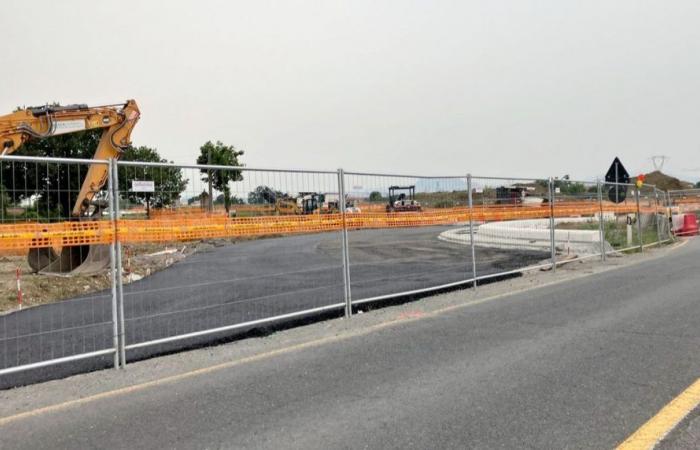 Goodbye to the traffic lights on the border between Rimini and Santarcangelo. But the construction site changes the road system