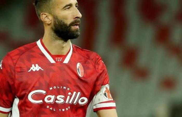 the keys to the city of Bari to the former captain