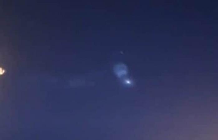 Huge “space jellyfish” appears in the sky above an electronic music concert: the images