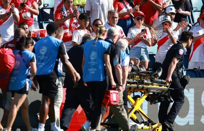 Linesman collapses due to heat during Peru-Canada Copa America: taken away on stretcher