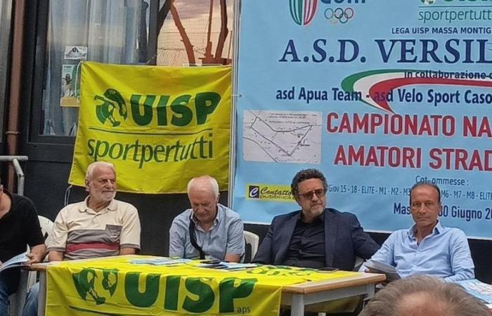 Cycling Saturday and Sunday on the streets of Massa and Carrara. Italian weekend for Uisp amateurs. Here is the Italian road championship