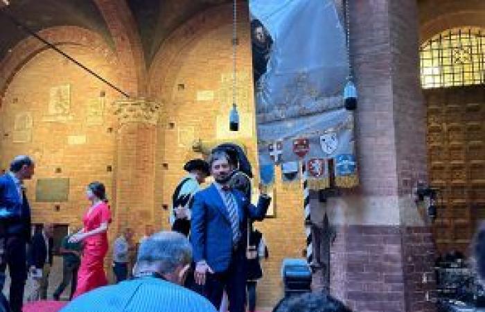 Palio of 2 July, Giovanni Gasparro’s Drappellone revealed