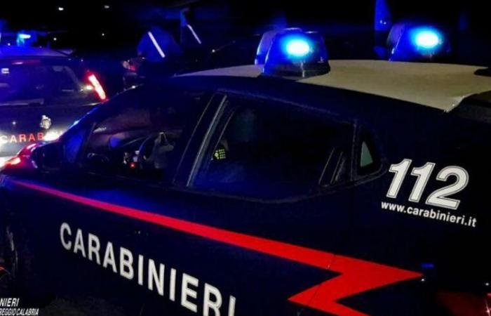 S. Stefano di Camastra, throws rudimentary explosive device at carabinieri car. Maybe a challenge, the challenge on the web. An arrest