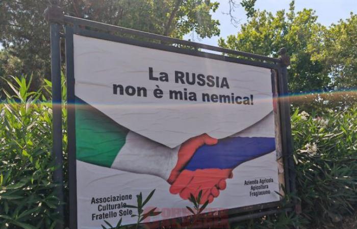 «Russia is not my enemy!». Putin’s propaganda posters also appear in Lamezia