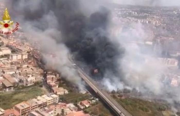 Wave of fires in southern Rome: the alarm from the opposition and requests for intervention
