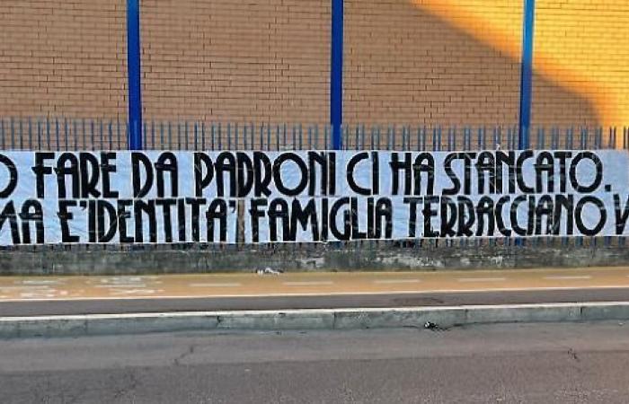 Latina Calcio, the logo of discord. The ultras: “Protest to the bitter end”