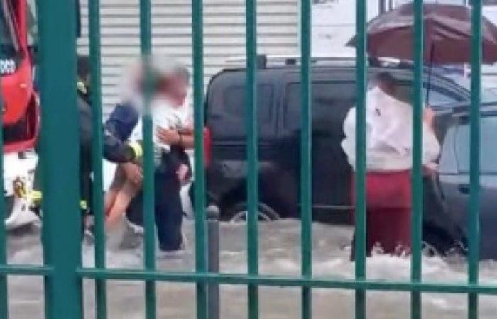 Storm in the Gargano, three children stuck in the car and rescued by the firefighters