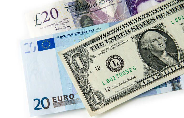 Euro-Dollar Exchange Rate Falls Below 1.0700 as Fed Maintains Aggressive Rate Guidance