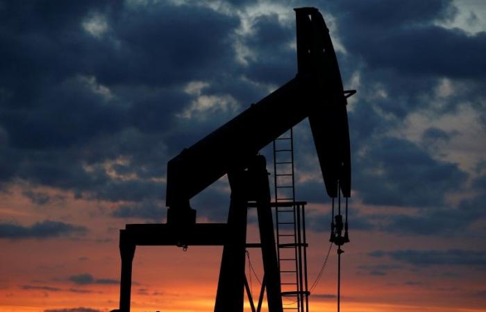 Oil prices rise with supply risks