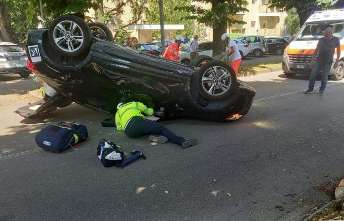 Vimercate, another accident with a rollover in via Pellizzari