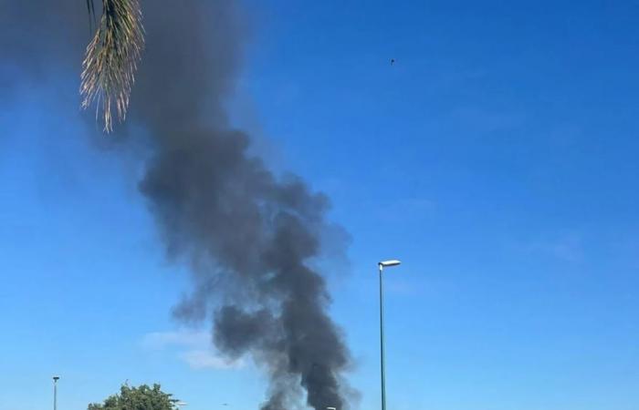 Naples: Fire in a landfill, firefighters at work
