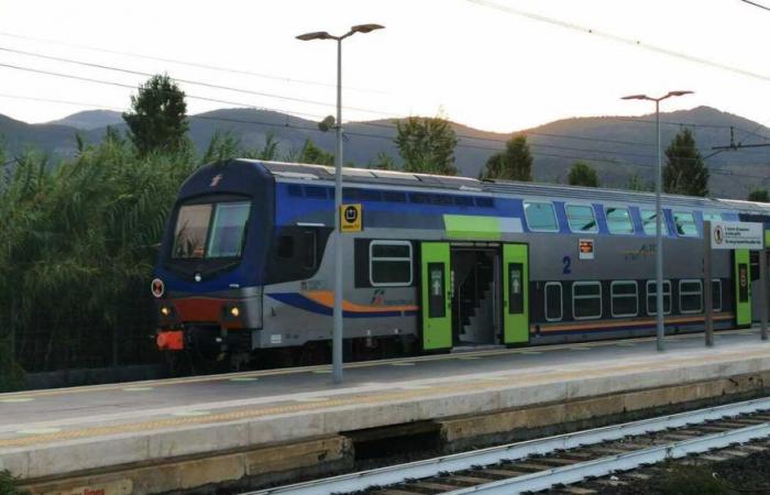Rome-Formia, trains stopped due to fire: railway line haywire