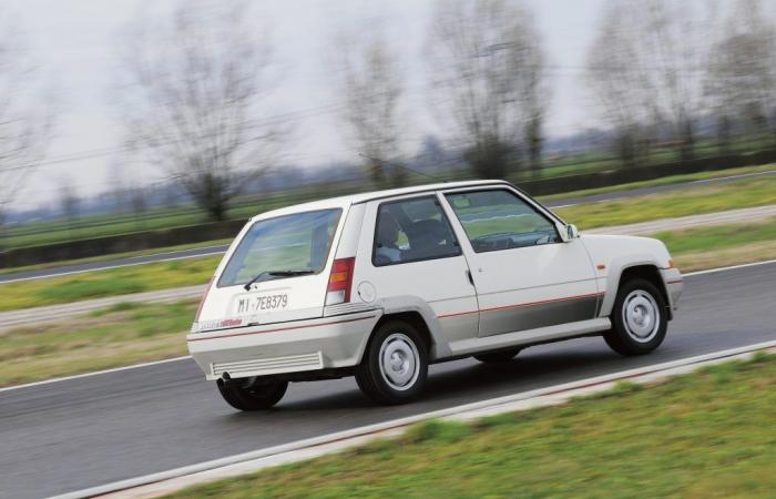 Small French bombs: Renault Supercinque GT Turbo, the queen of traffic lights