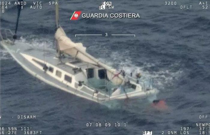Shipwreck off the coast of Calabria, relatives of missing people try to recognize bodies