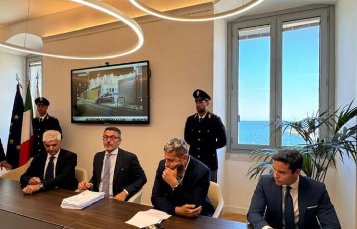 It took them a minute to steal a car, arrests in Puglia