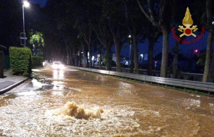 Bergamo: A pipe broke, the Rondò delle Valli flooded. Access from Borgo Palazzo closed