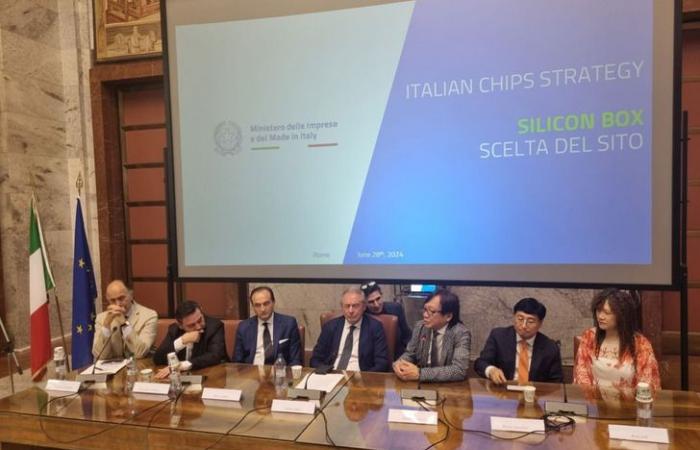 3.2 billion investment to produce chiplets in Novara