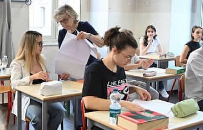 Female students remain silent during final exam, protesting against “unfair” grades