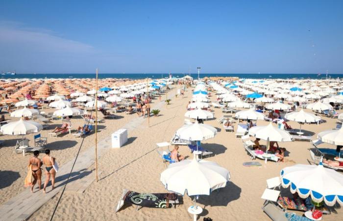 Seaside holidays, prices rise +8% and Italians drop