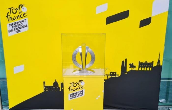 Over 7,000 people admired the “Grand Depart” Trophy at the Grattacielo Piemonte