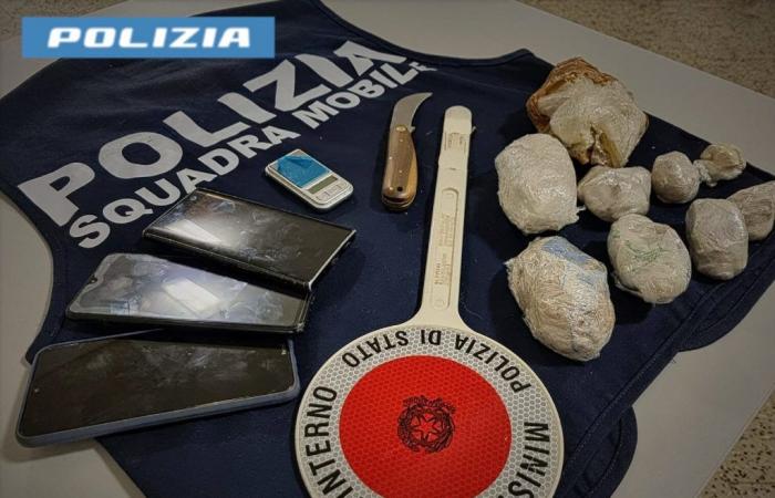 They were manufacturing doses of heroin in a park in Pisa: two arrests