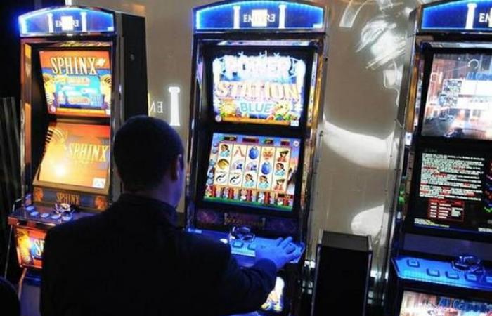 I, in a family of tobacconists, criticize the new restrictions on gambling in Varese