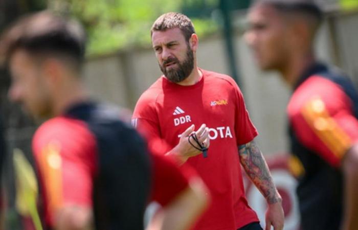 De Rossi in retreat with 10 players and many young people