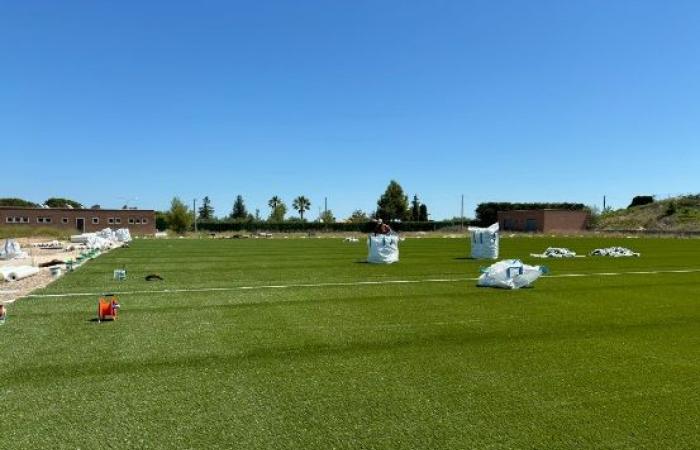 Larino. The new stadium will soon be a reality: the synthetic grass surface has been laid.