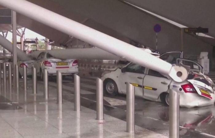 Part of the roof collapses at New Delhi airport: one dead