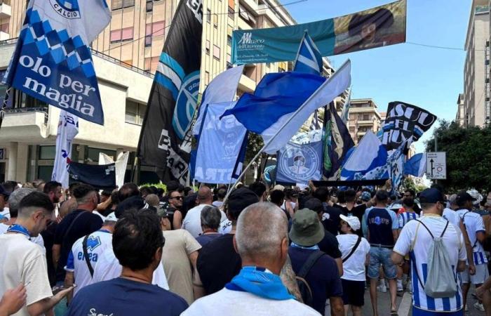 the protest march of the white and blue fans was held [FOTO]