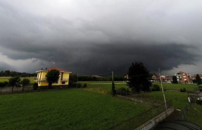 Bad weather, first strong thunderstorms explode in Piedmont and Aosta Valley