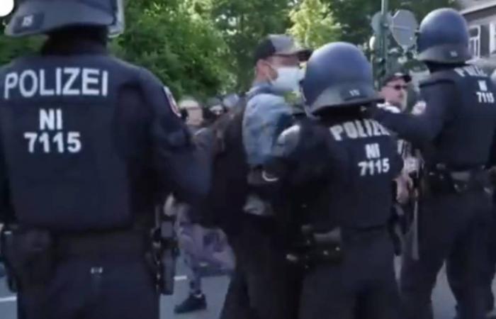 Germany, march against the AfD: clash at the far-right congress, two officers injured