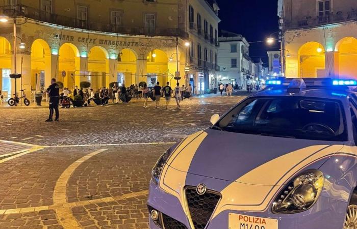 CASERTA. Brawl in front of the Royal Palace, three very young people reported