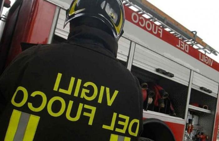 Fire in a building in Pozzuoli: rapid reaction by the police