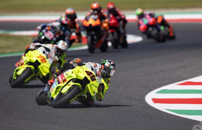 8 in the top 9 positions! Di Giannantonio takes the lead, Bagnaia 4th