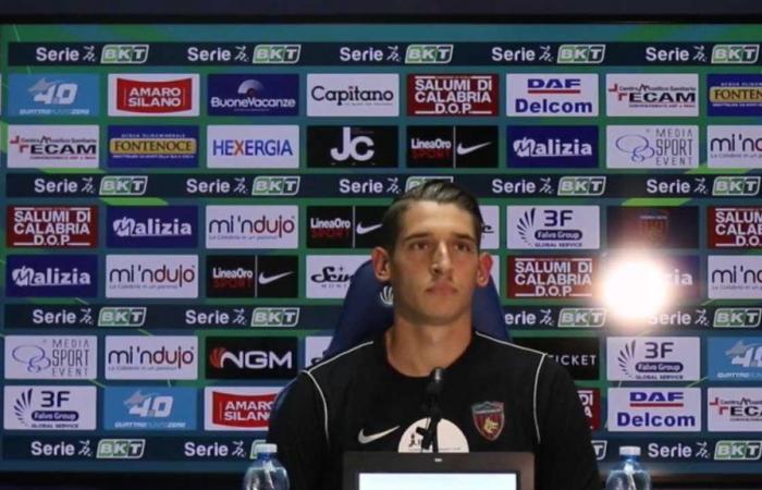 the former Cosenza goalkeeper will sign a two-year contract