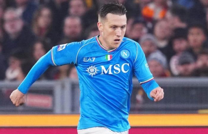 Napoli greets Zielinski on social media: so many comments from the fans