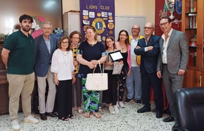 The Lions of Marsala awards the scholarship to Martina Amodeo of the IC “Mario Nuccio”