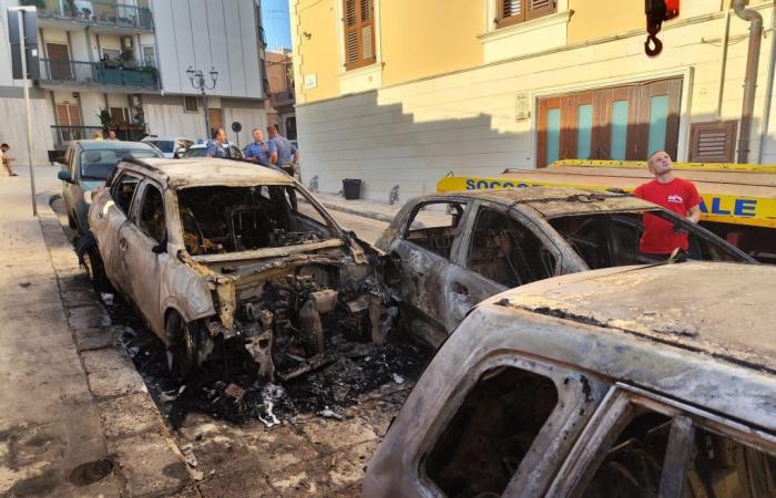 Five cars on fire in the night in the center of Brindisi | newⓈpam.it