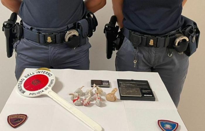 Monza: on the scooter in via Borgazzi, in his purse he has hashish and heroin