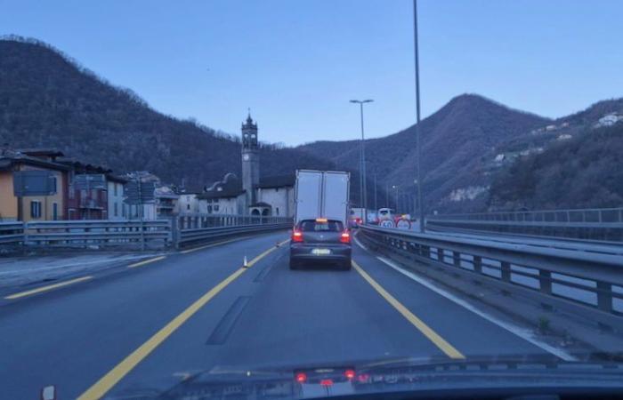 Accident and long queues in Val Brembana: «There was no one directing traffic»