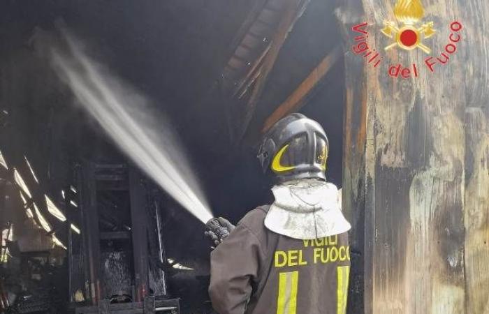 Fire: 40 families evacuated, warehouse destroyed