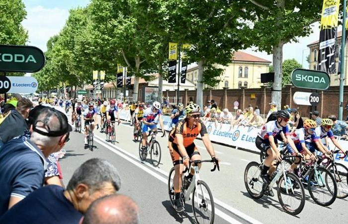 Turin ready to welcome the Tour: roads closed, hundreds of enthusiasts along the route