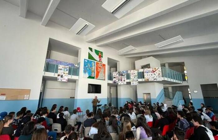 School-Business. Cna Ravenna met over 900 middle and high school students and 1000 parents