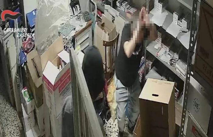 Caserta tobacconist robbery: 31-year-old from Afragola arrested. Hunt for accomplices