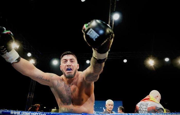 Mattia Faraoni beats Hurduc with a thrill and remains kickboxing world champion